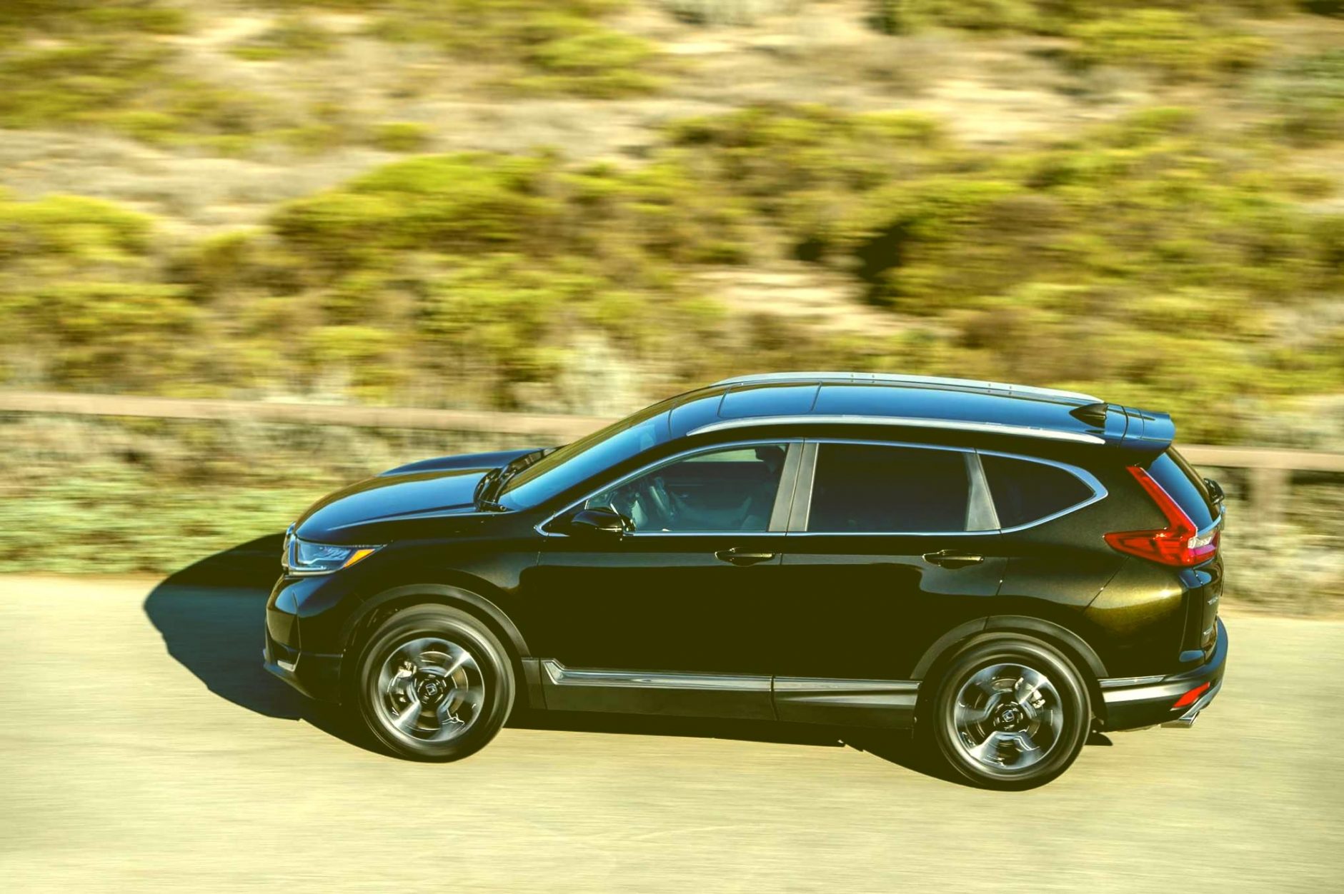 New 2019 Honda Crv Rear Hd Wallpapers - Compact Sport Utility Vehicle - HD Wallpaper 