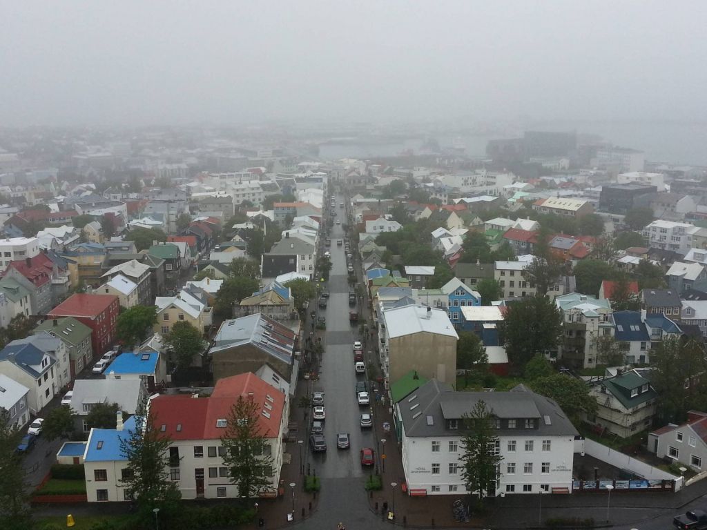 Reykjavik In The Fog Wallpaper - Reykjavík - HD Wallpaper 