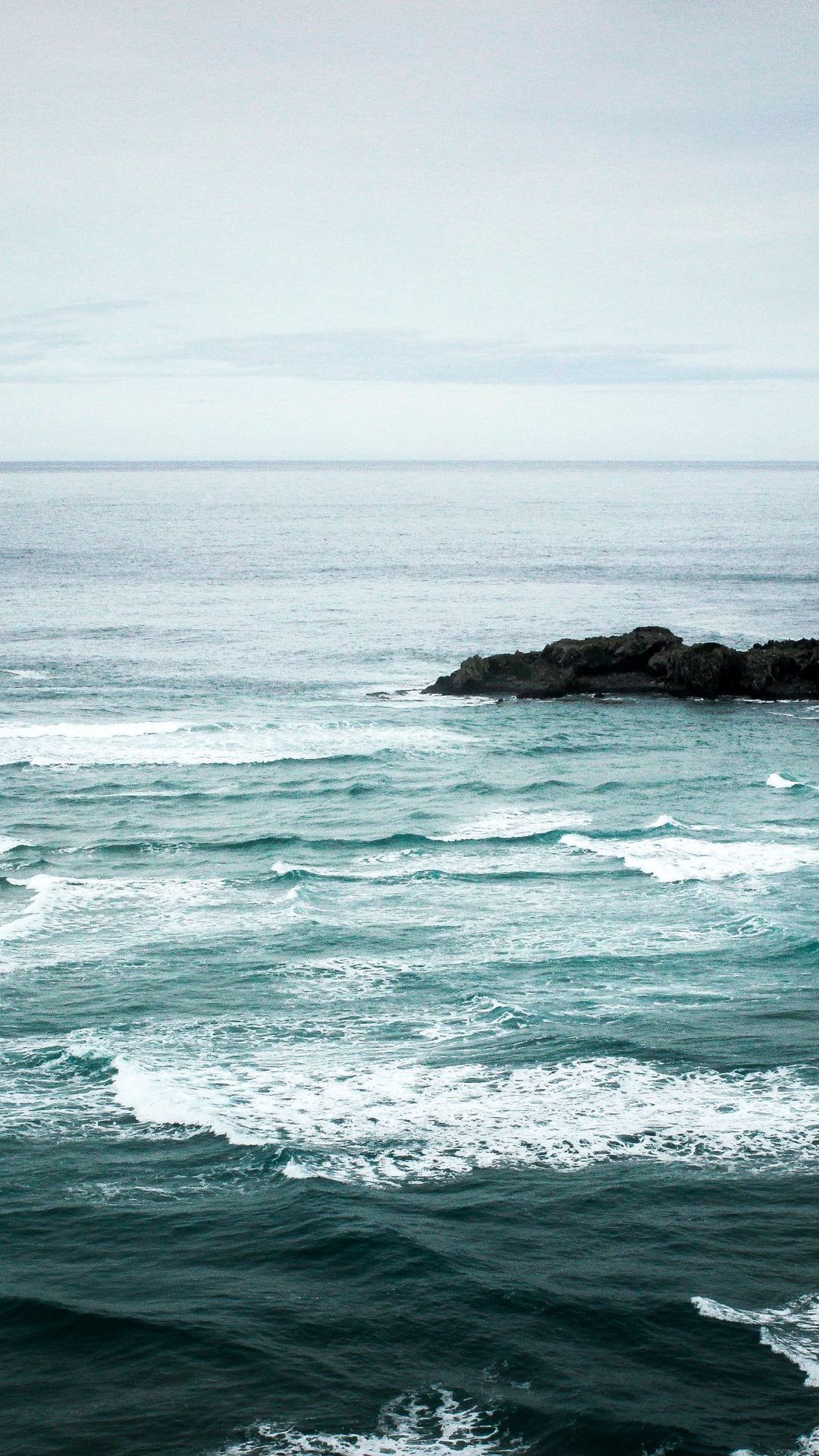 Rock Shoreline Iphone Wallpaper - Wallpaper - HD Wallpaper 