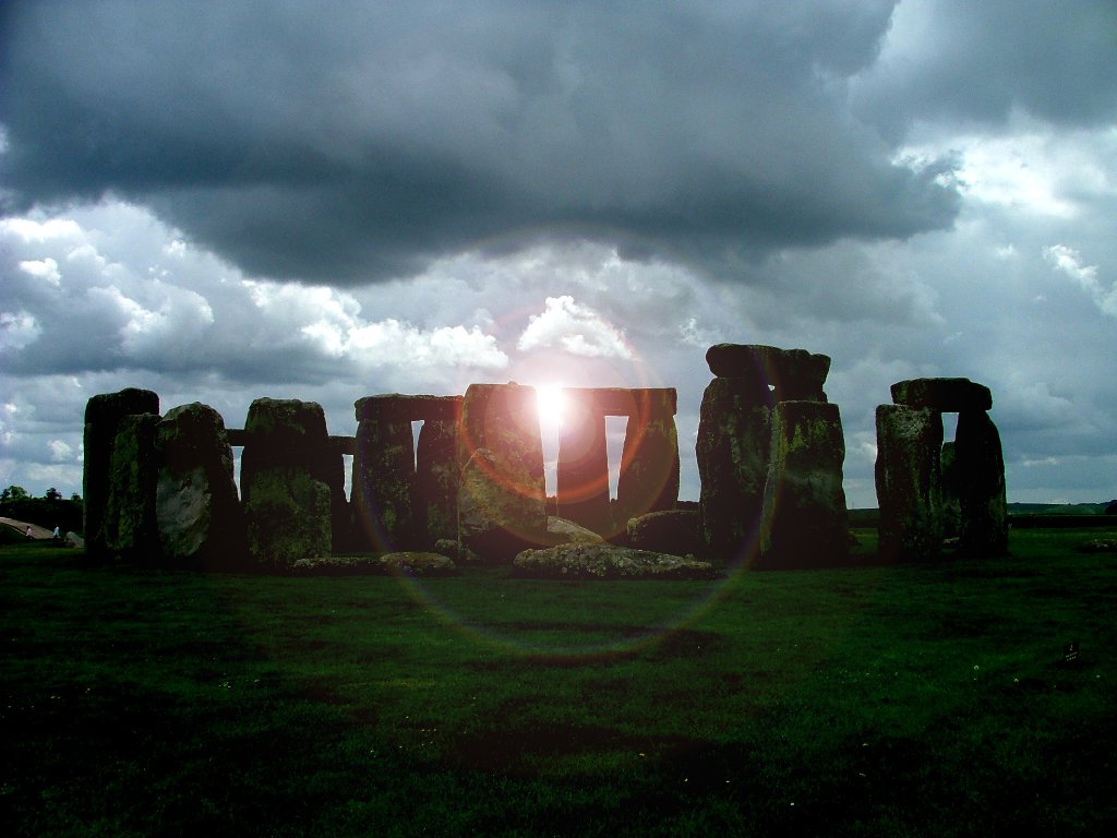 Stonehenge With Sun Glare - Stonehenge - HD Wallpaper 