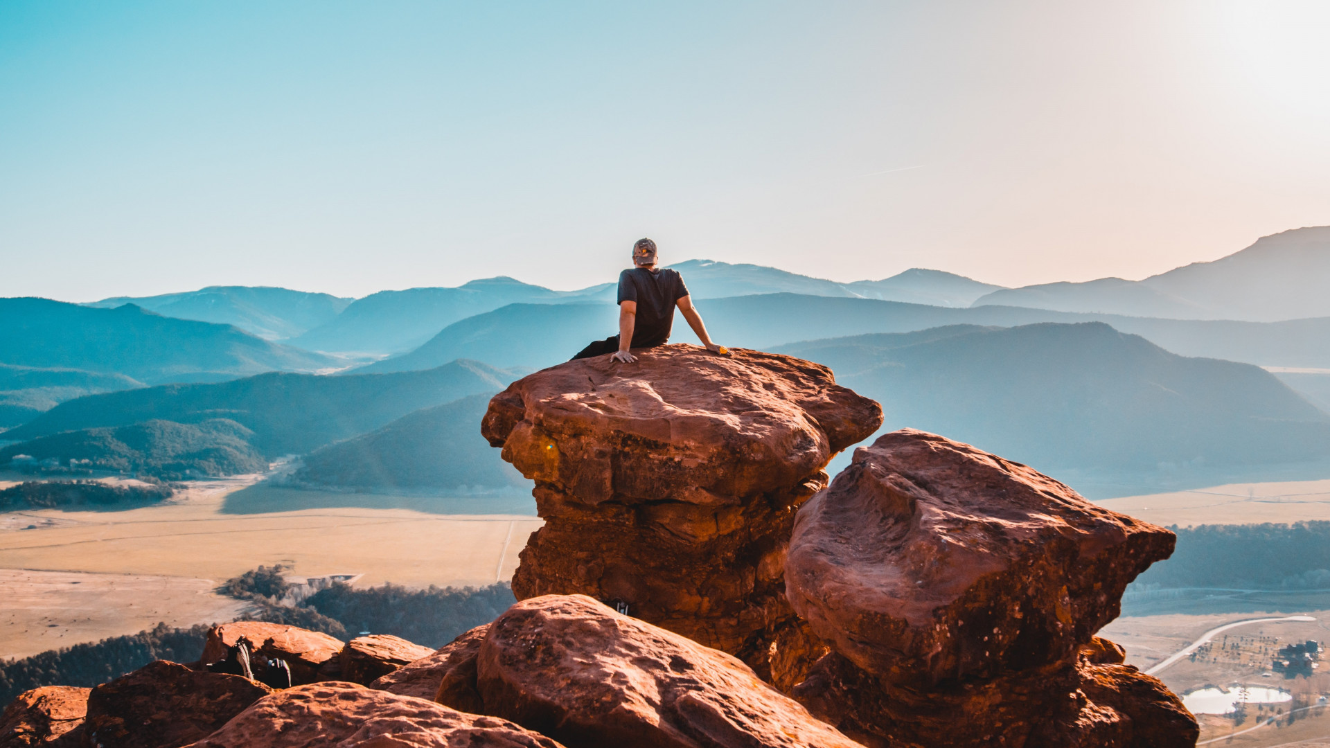 Landscape With Mushroom Rock Wallpaper - View From A Mountaintop - HD Wallpaper 