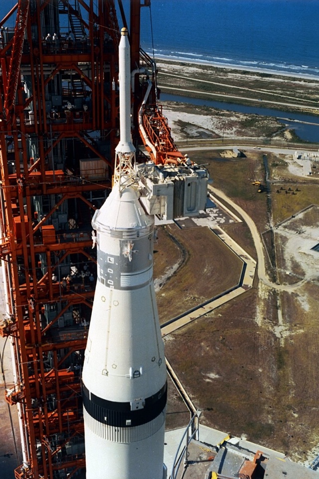 Apollo 11 Launch Tower - HD Wallpaper 