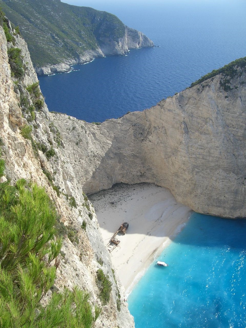 Beach In Greece, On The Desktop Wallpaper - Navagio Bay - HD Wallpaper 