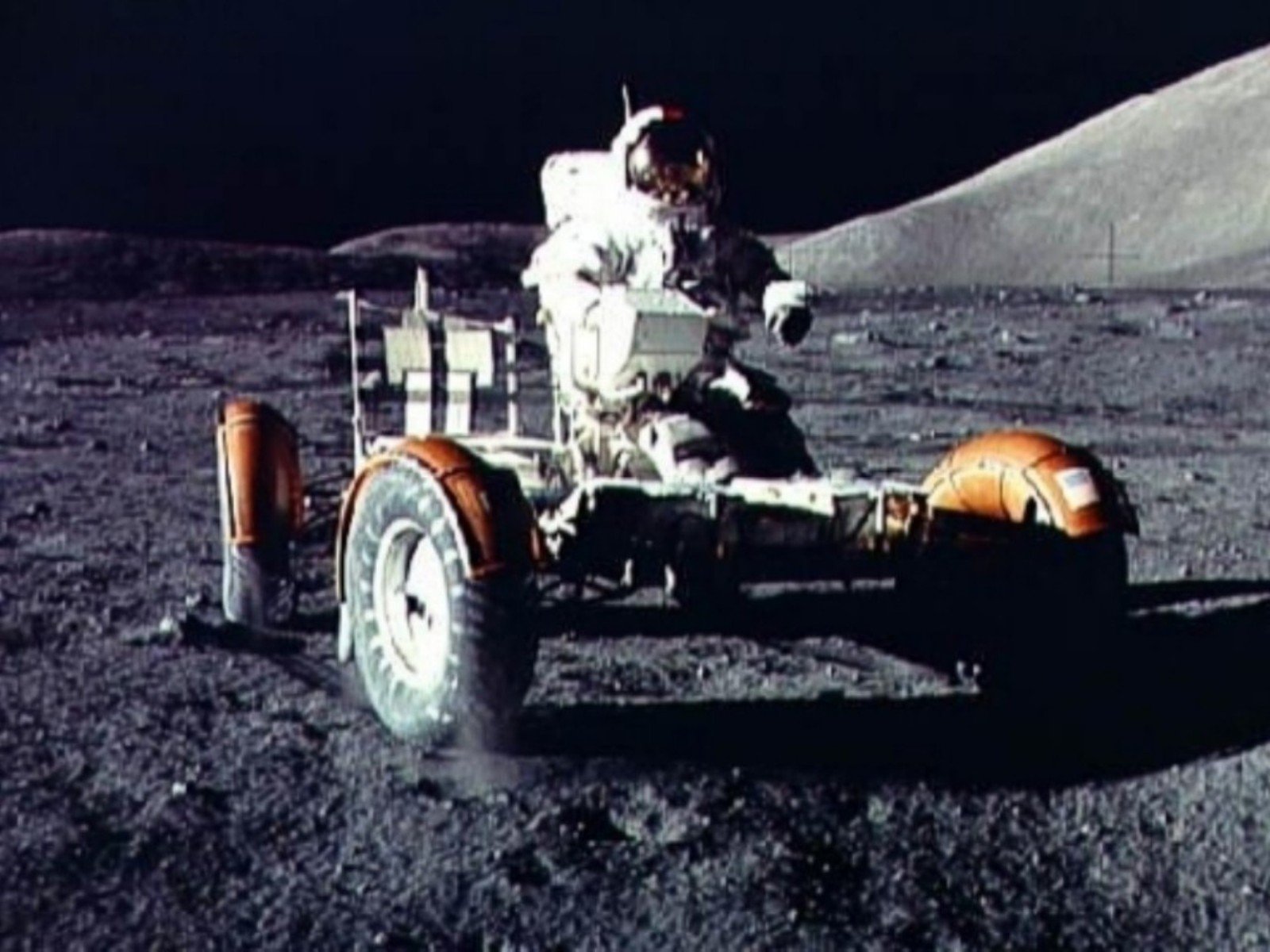 Rover Driving On Moon - HD Wallpaper 