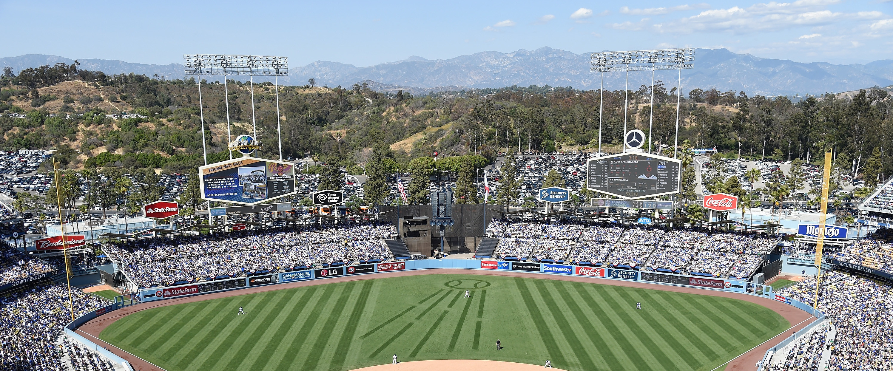 Dodger Stadium 
 Data Src Beautiful Yankee Stadium - Dodger Stadium - HD Wallpaper 