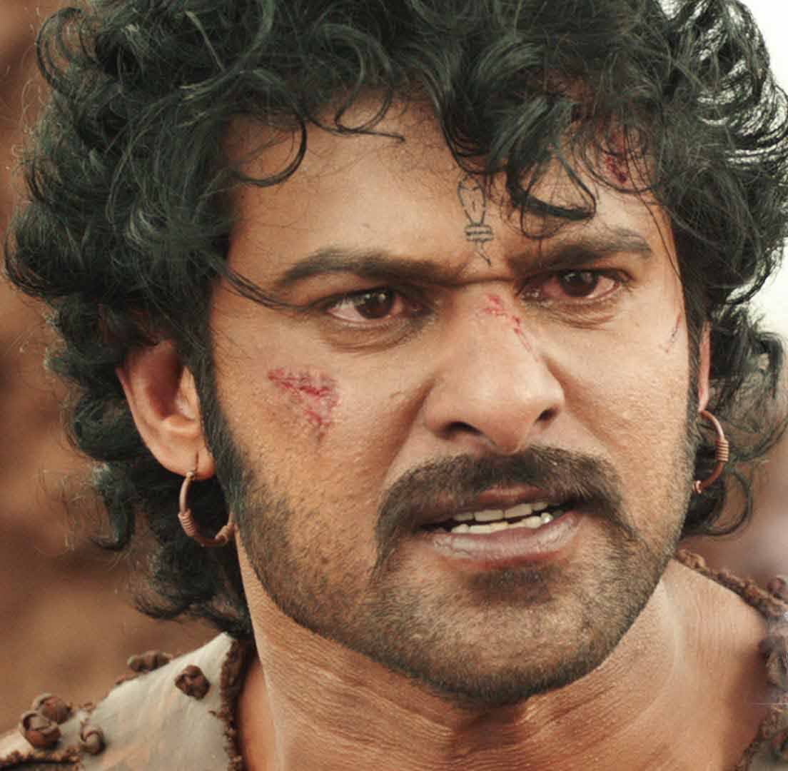 Prabhas Stills Bahubali Wallpapers And Backgrounds - Prabhas Bahubali 2 Pics Hd - HD Wallpaper 