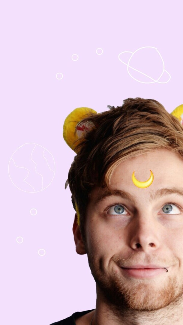 5sos Luke Hemmings Wallpaper - Luke Hemmings Bbc Children - HD Wallpaper 