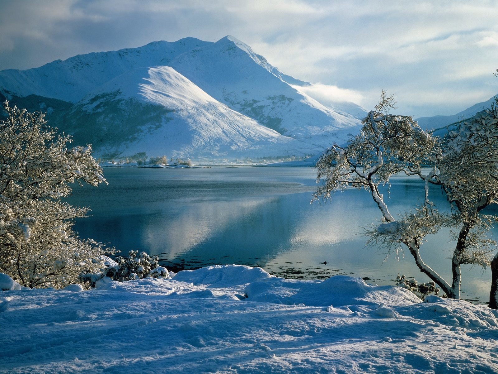 Snow In The Highlands - HD Wallpaper 