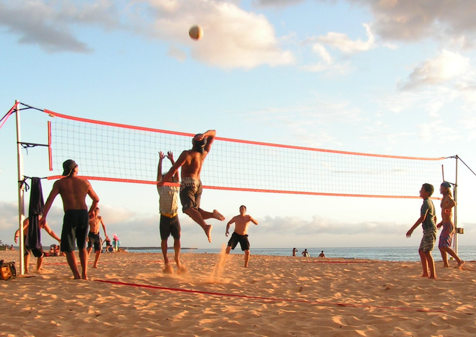 Best Volleyball Pics Hd Wallpaper - Volleyball In The Beach - HD Wallpaper 
