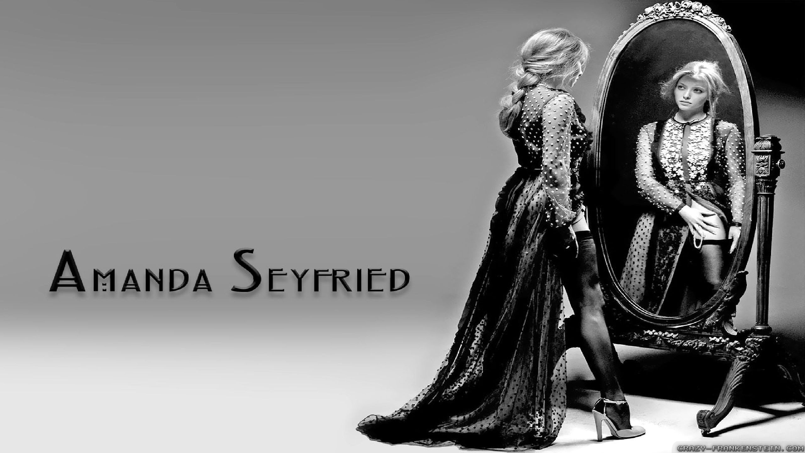 Amanda Seyfried Wallpaper In Time - HD Wallpaper 