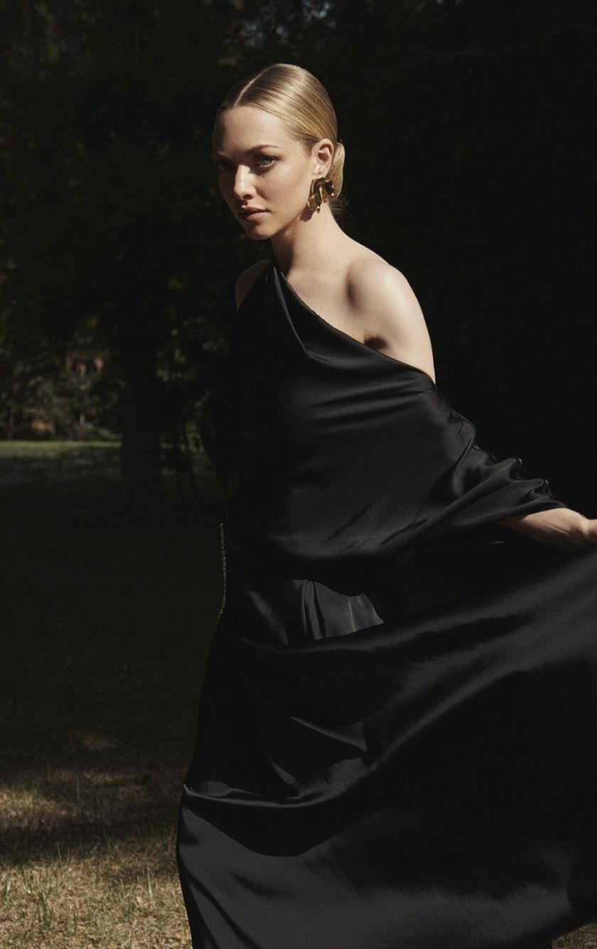 Amanda Seyfried - HD Wallpaper 