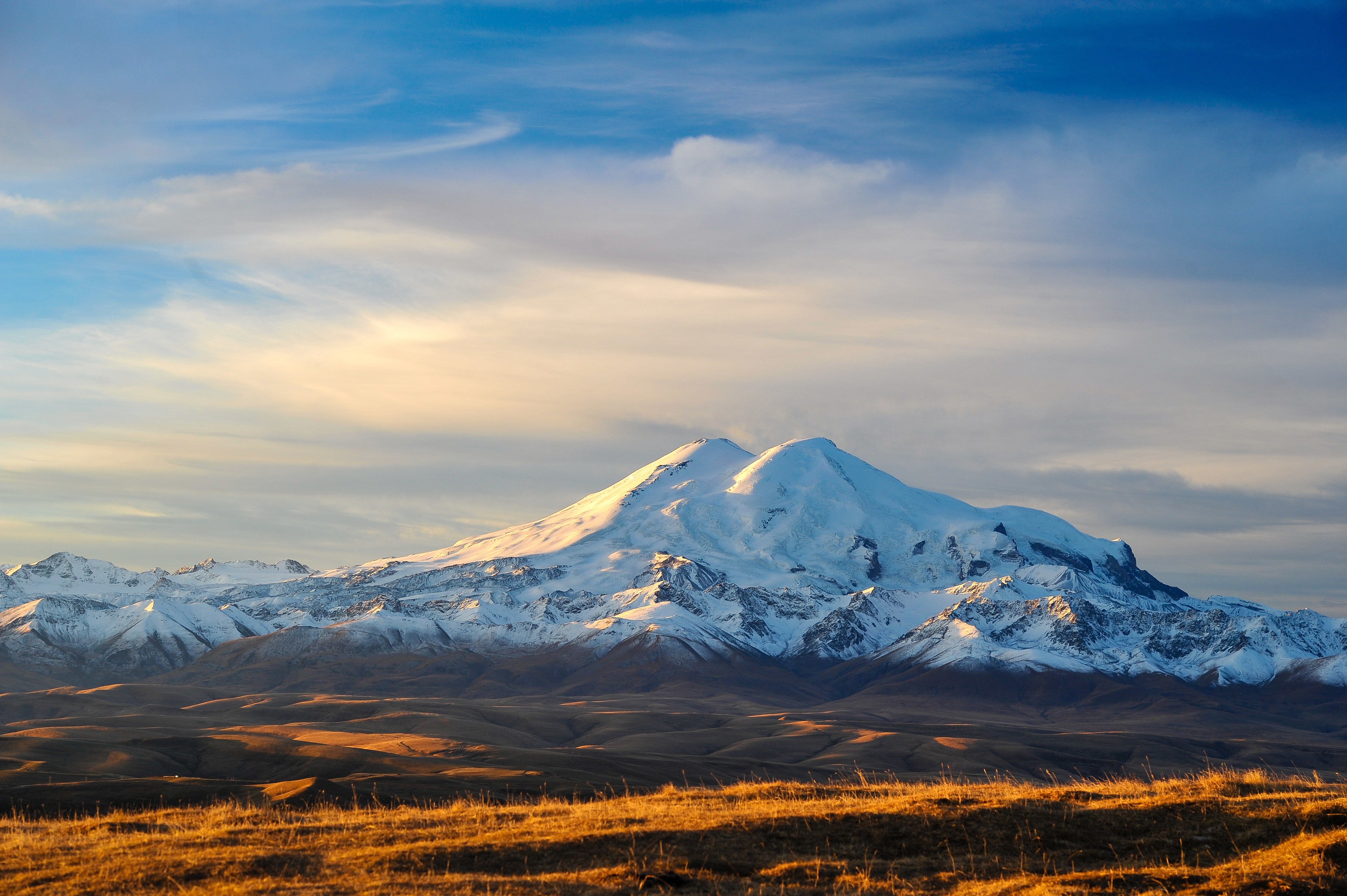 Mount Elbrus Mountain Volcano In Russia 4k Wallpaper - Mount Elbrus - HD Wallpaper 