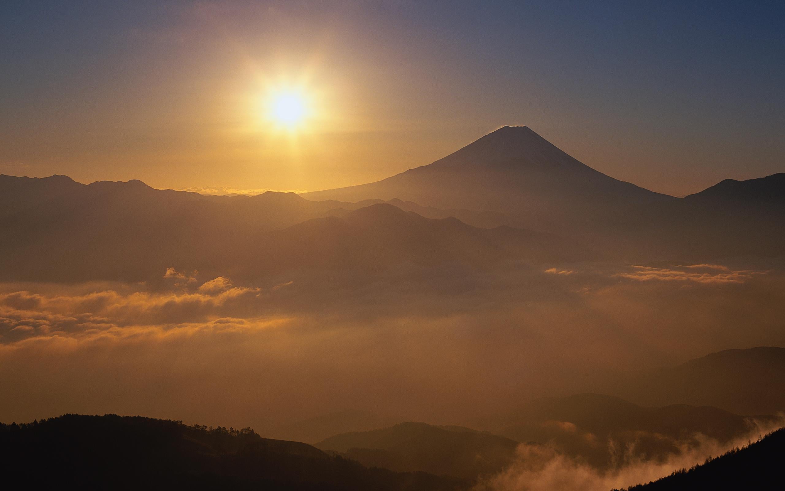 Sunrise Above Mount Fuji Wallpaper - HD Wallpaper 