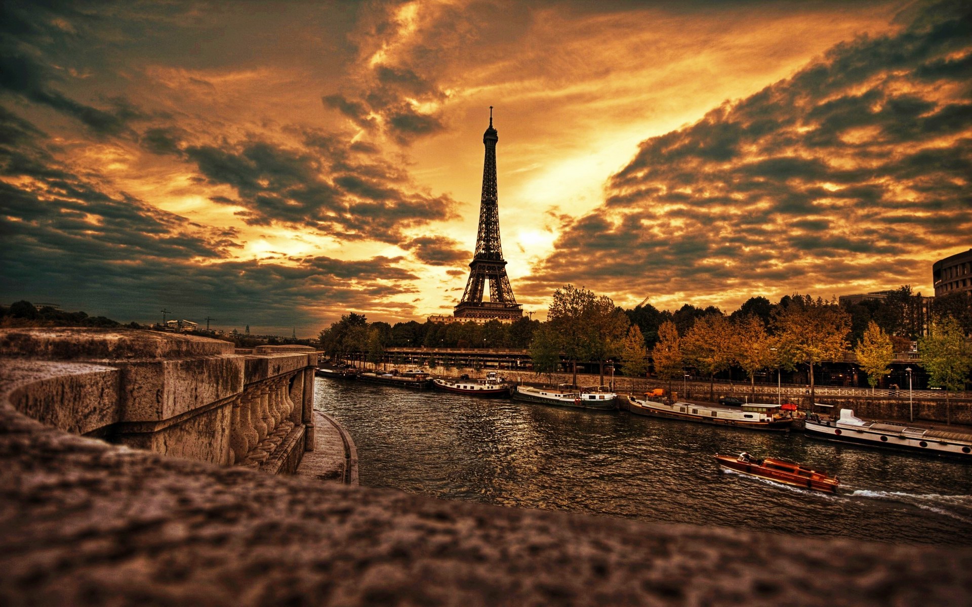 Eiffel Tower Wallpaper Sunset - HD Wallpaper 