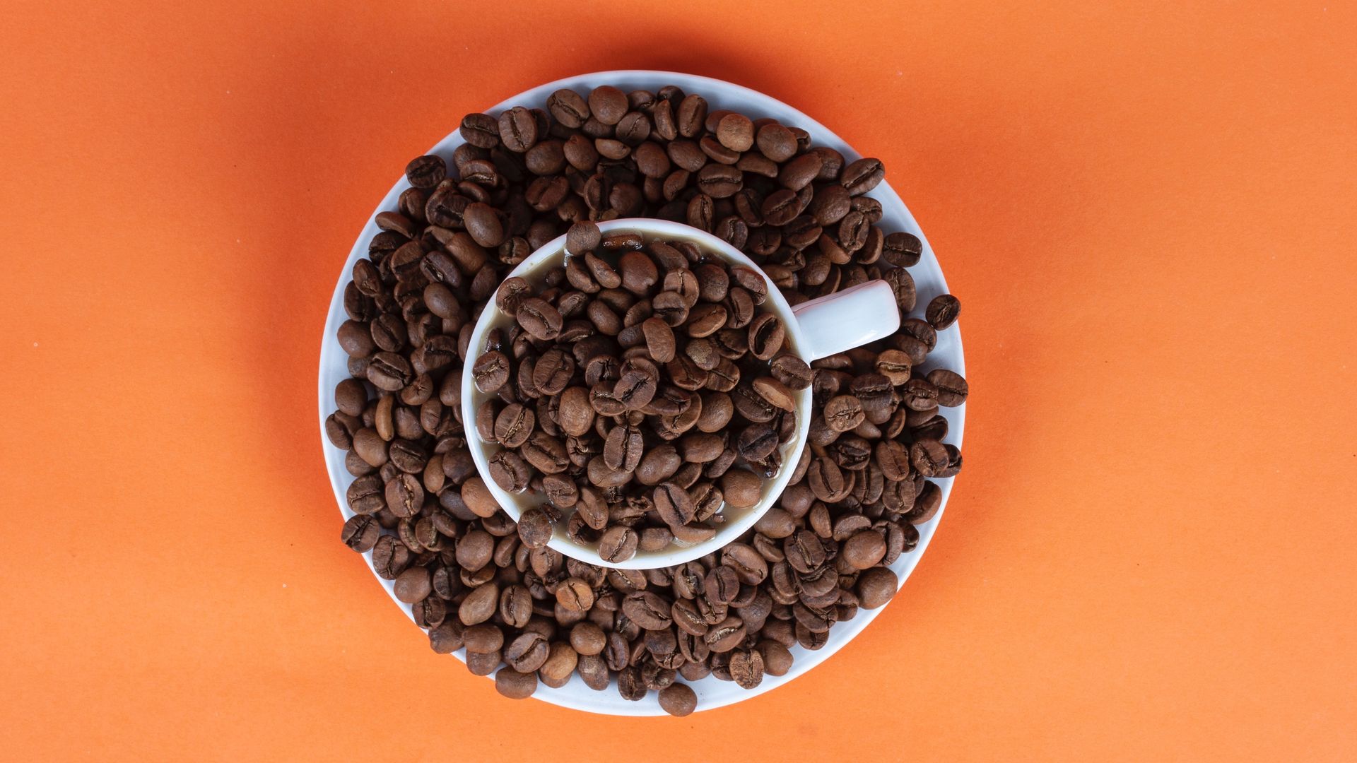 Coffee Beans In Cup Wallpaper - Coffee Wallpaper Beans - HD Wallpaper 