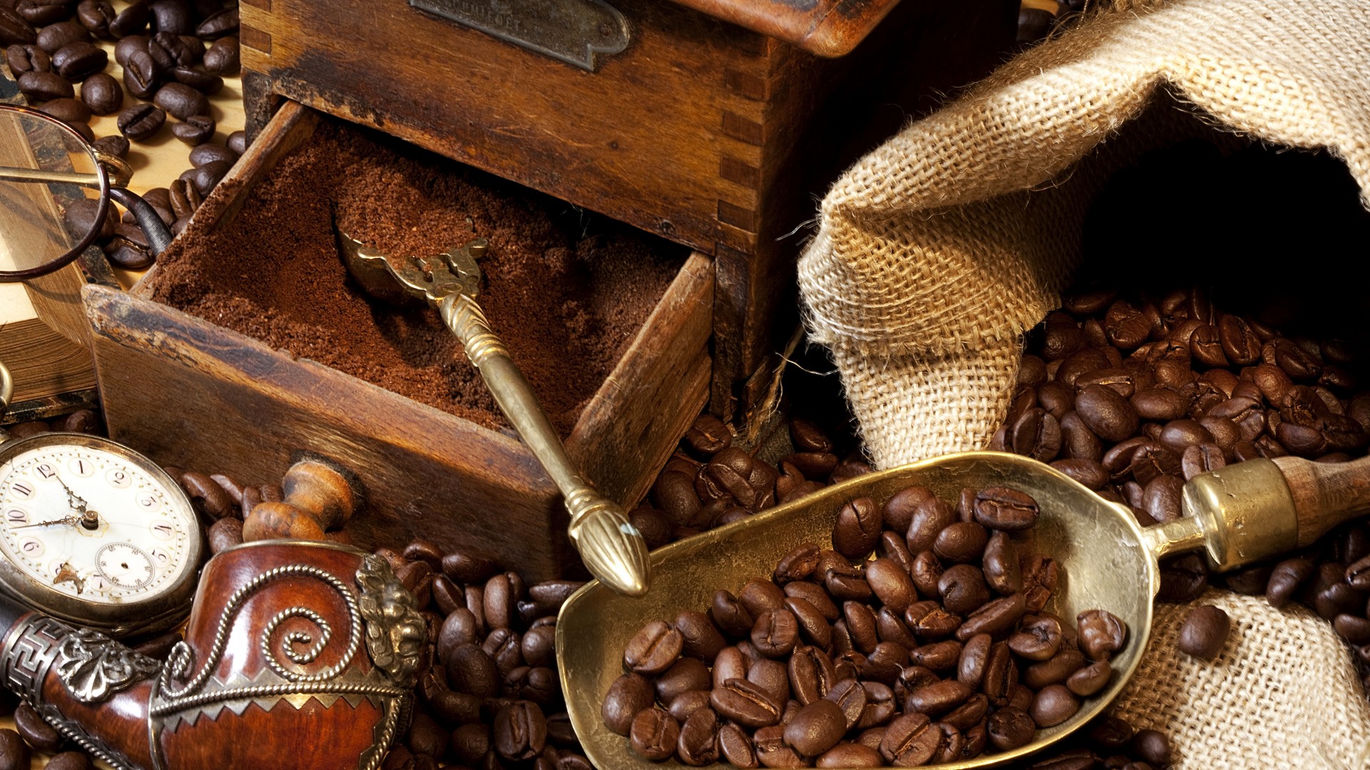 Coffee Bean Wallpaper - Smoking Pipe - HD Wallpaper 