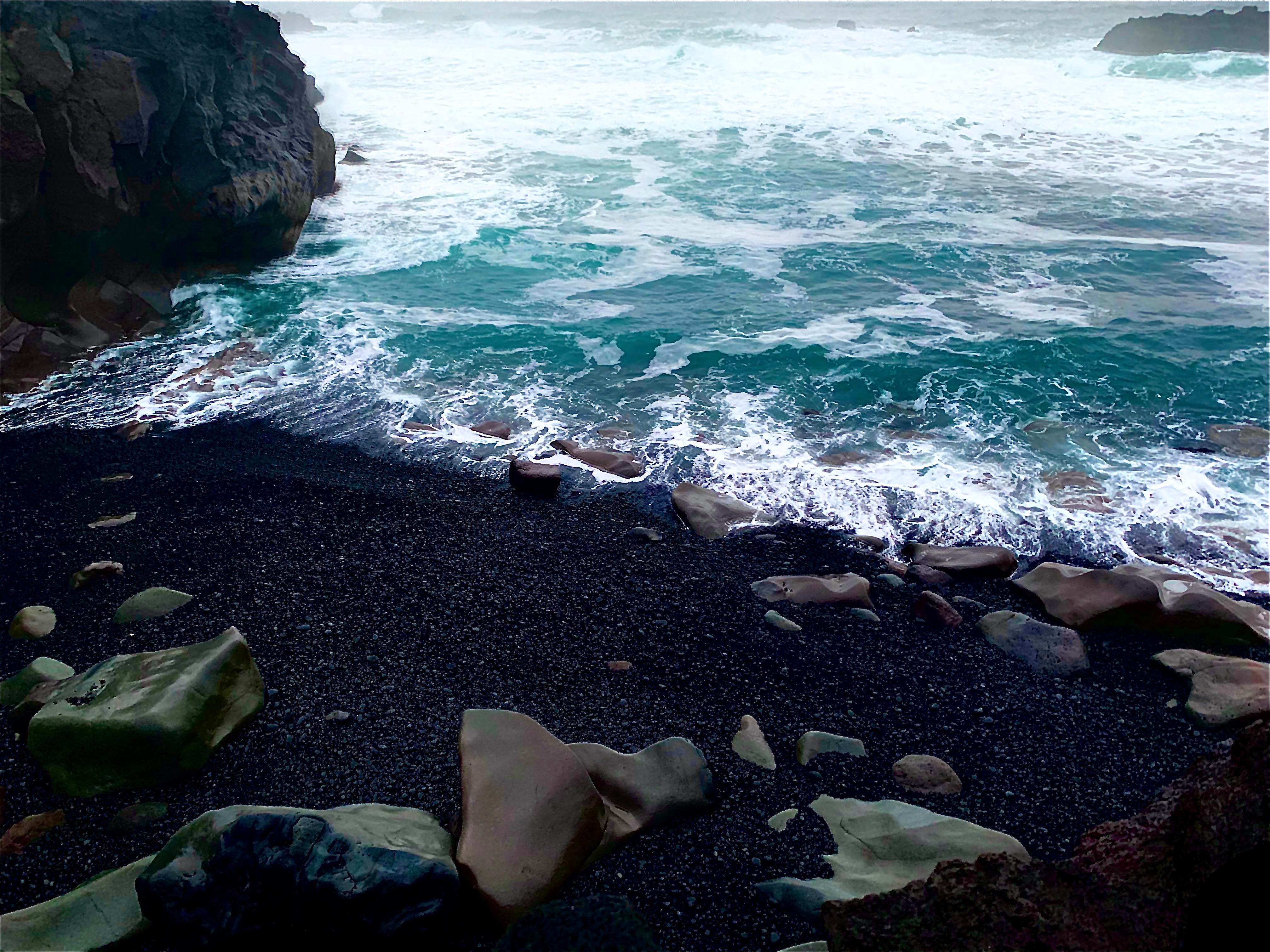 Black Beach Wallpaper - HD Wallpaper 