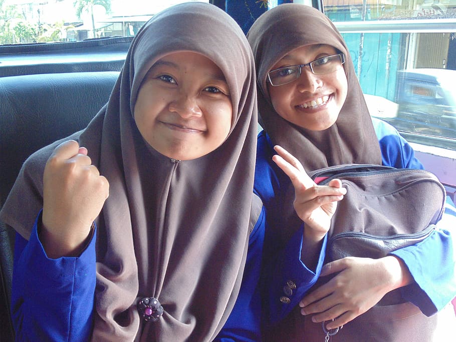 Mutlu Çocuklar Kızlar Gülüyor - HD Wallpaper 