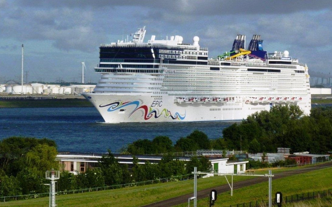 Norwegian Epic Cruise Ship Wallpaper - Norwegian Epic - HD Wallpaper 