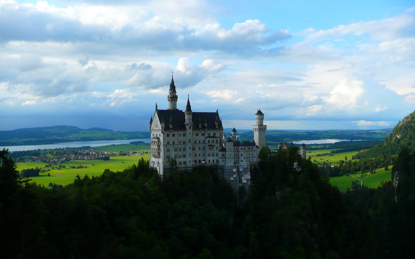 Neuschwanstein Castle Germany S Famous Castle - Neuschwanstein Castle - HD Wallpaper 