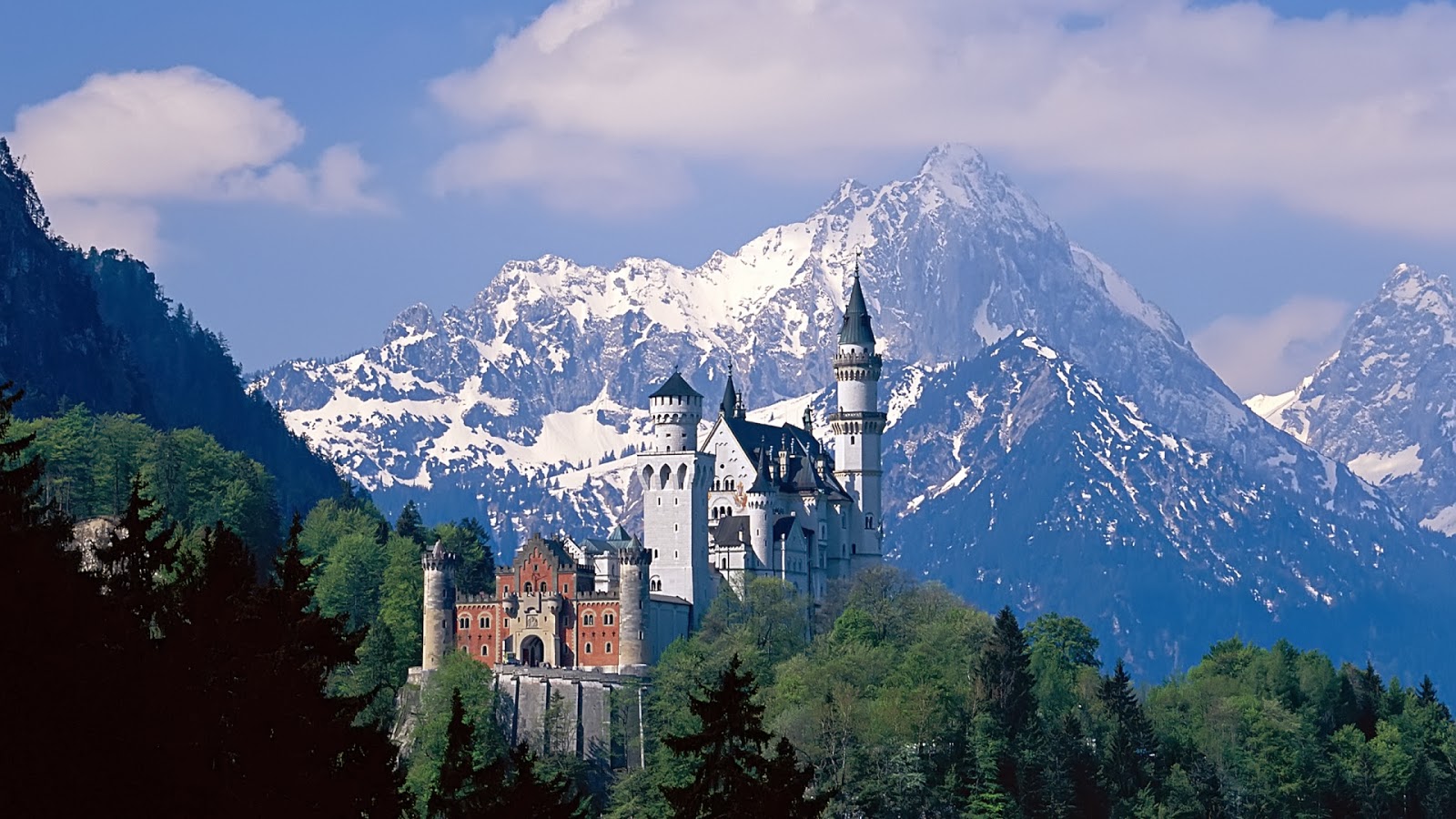 Castle With Mountain On The Background - HD Wallpaper 