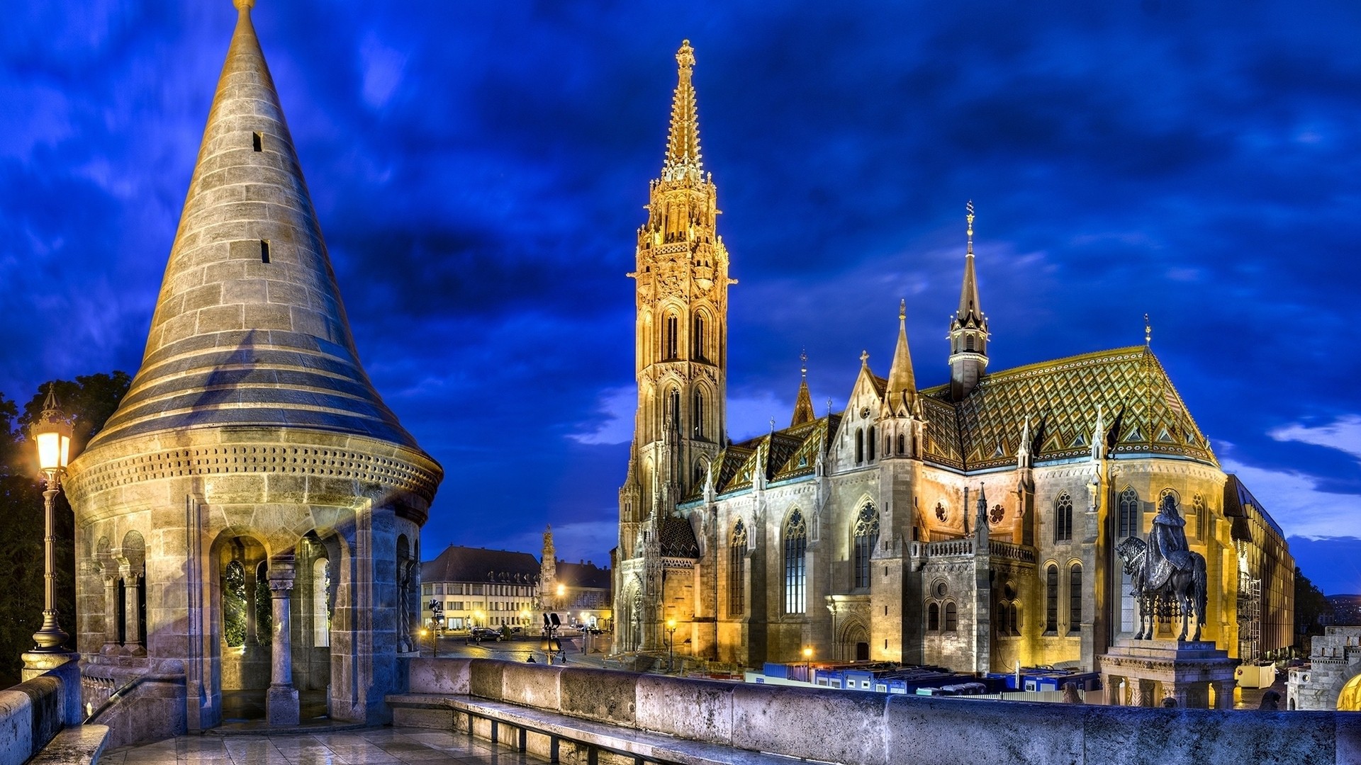Matthias Church Budapest Night - HD Wallpaper 