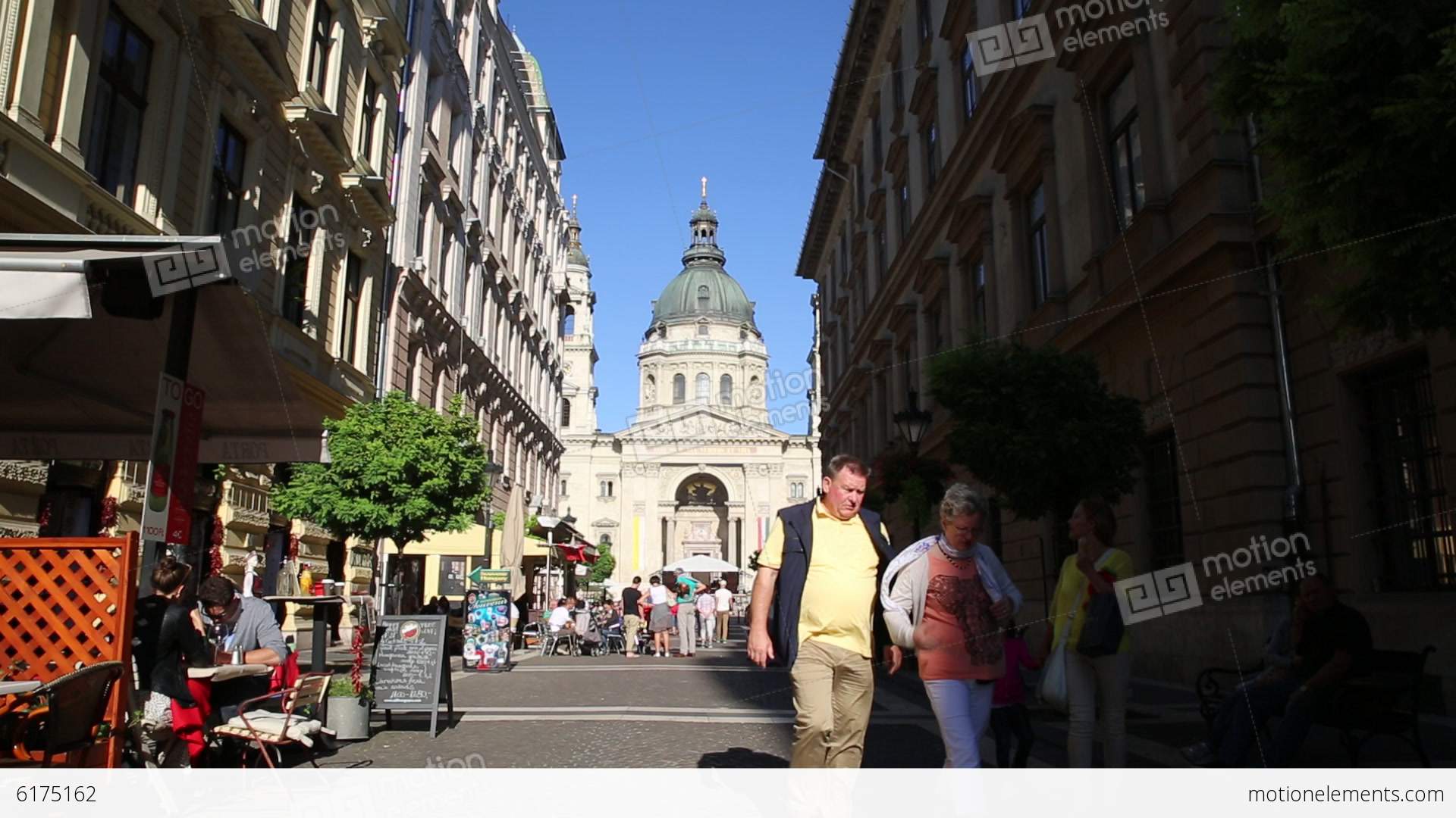 Street In Budapest - Saint Stephen's Basilica - HD Wallpaper 