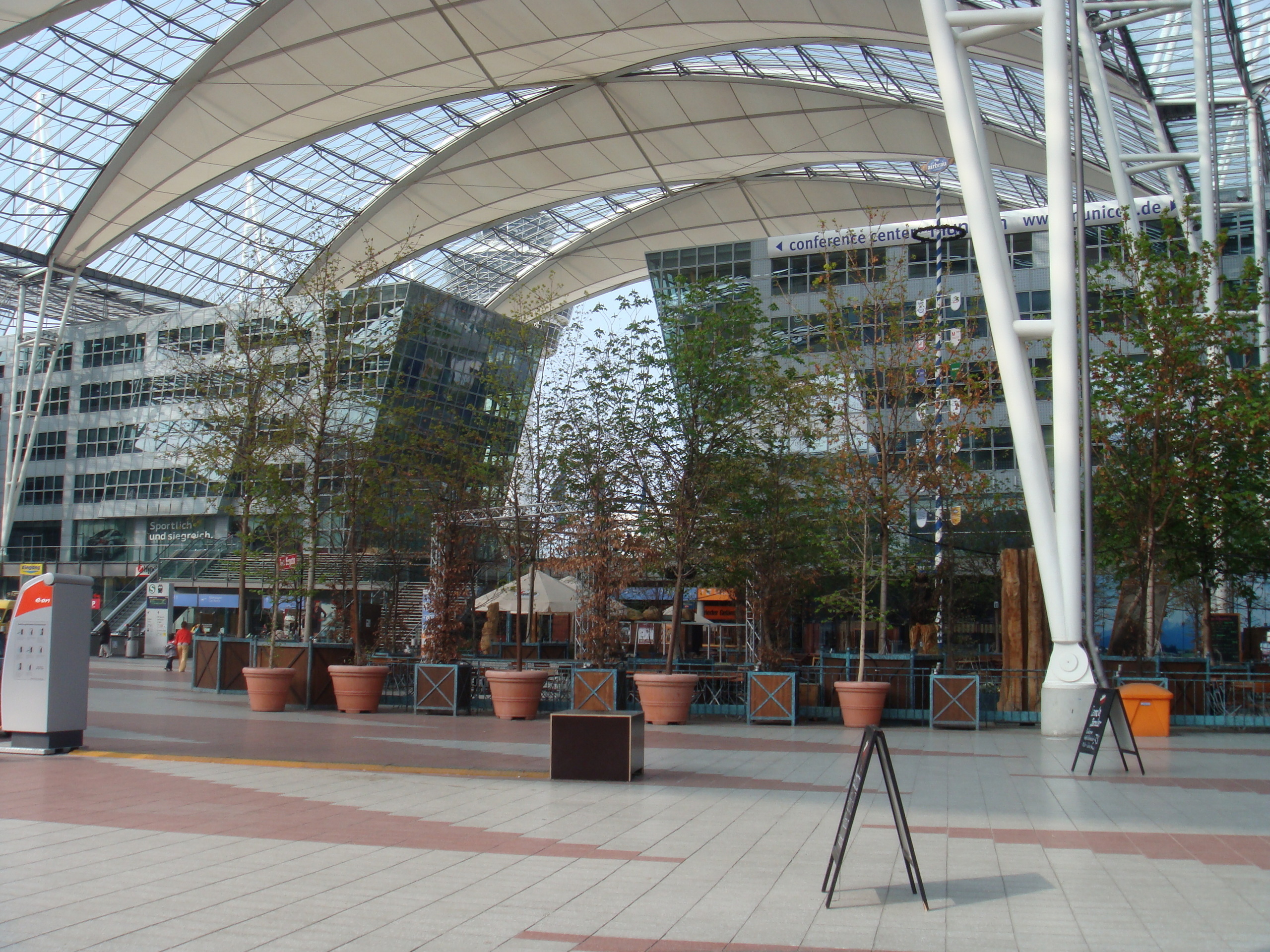 Munich Airport - HD Wallpaper 