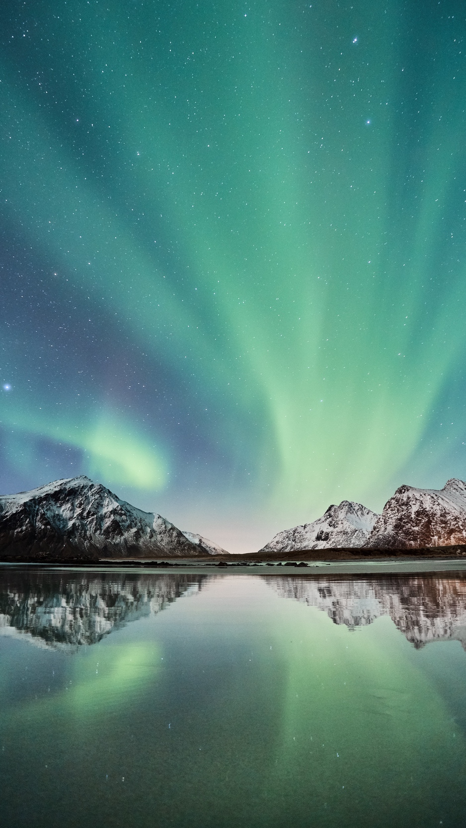 Wallpaper Northern Lights, Mountains, Snow, Reflection, - Fond D Écran Aurore Boréale - HD Wallpaper 