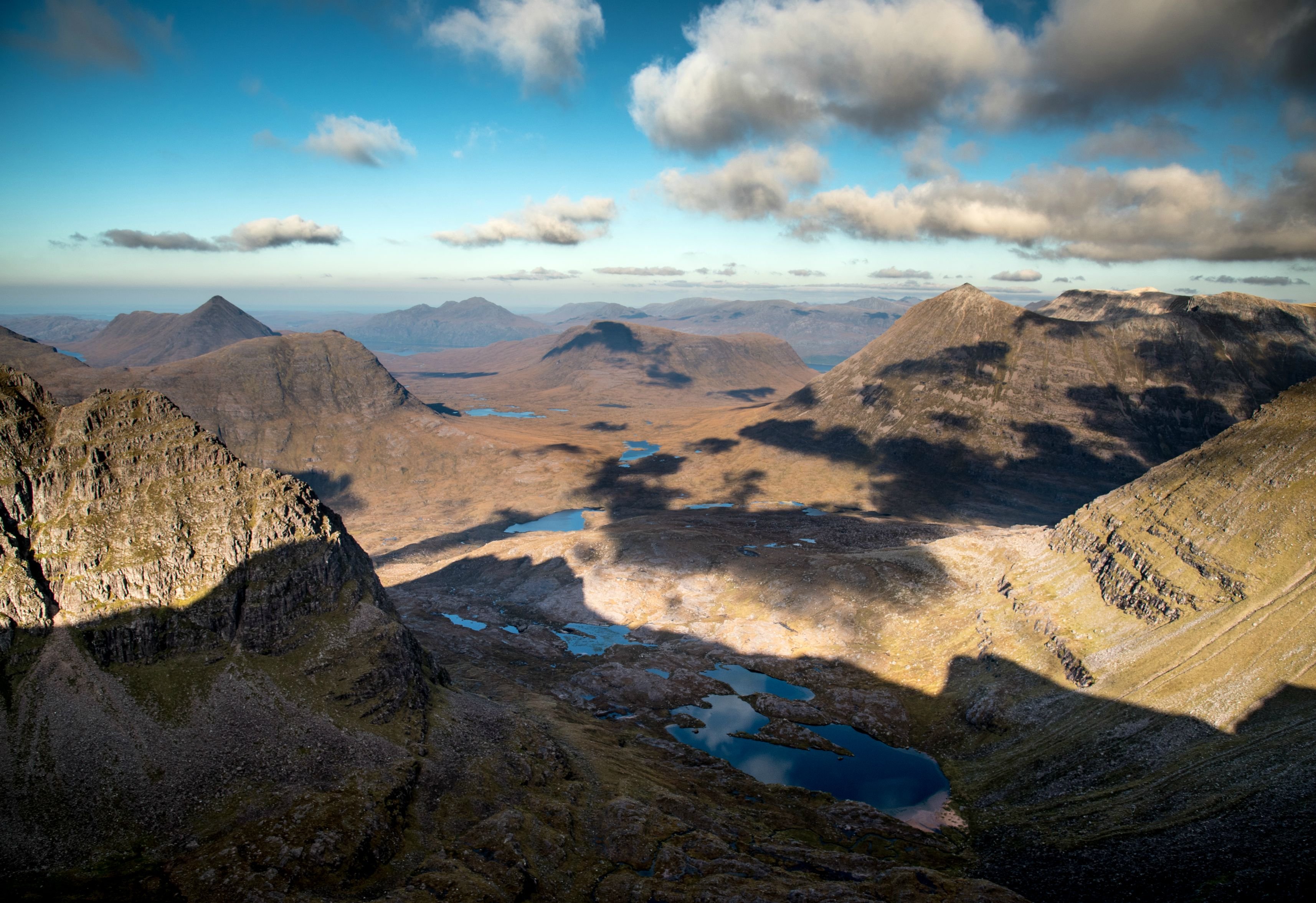 West Coast Of Scotland Up A Mountain With The Clouds - Summit - HD Wallpaper 