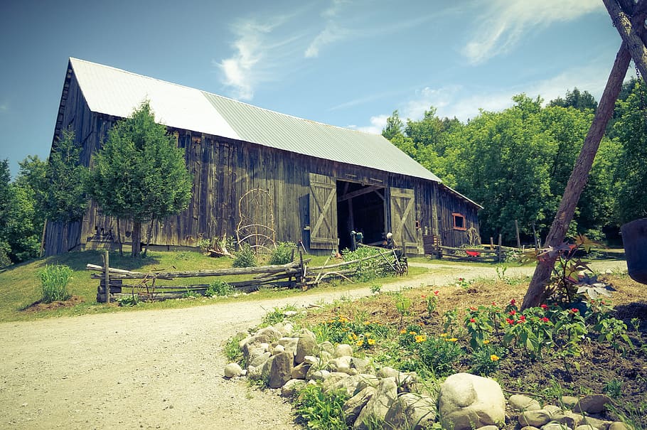 This Old Barn Is In Quebec, Canada, And Is Mostly Used - HD Wallpaper 