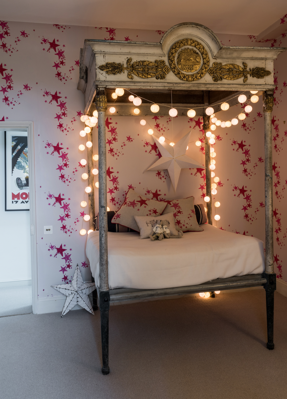 Pineapple By Barneby Gates - HD Wallpaper 