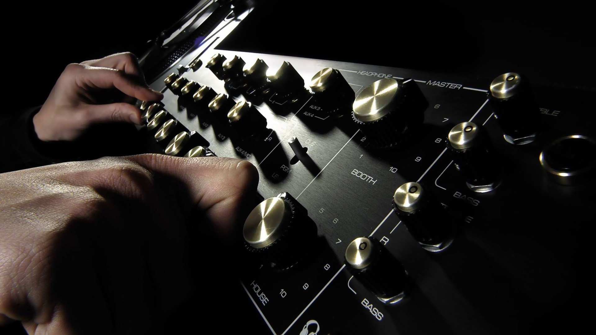 Urei 1620 - HD Wallpaper 