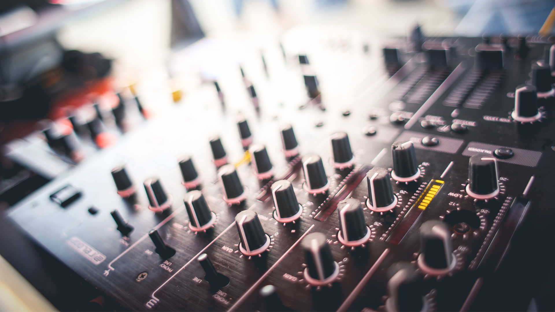 Mixer Macro Shot Wallpaper - Dj Studio - HD Wallpaper 