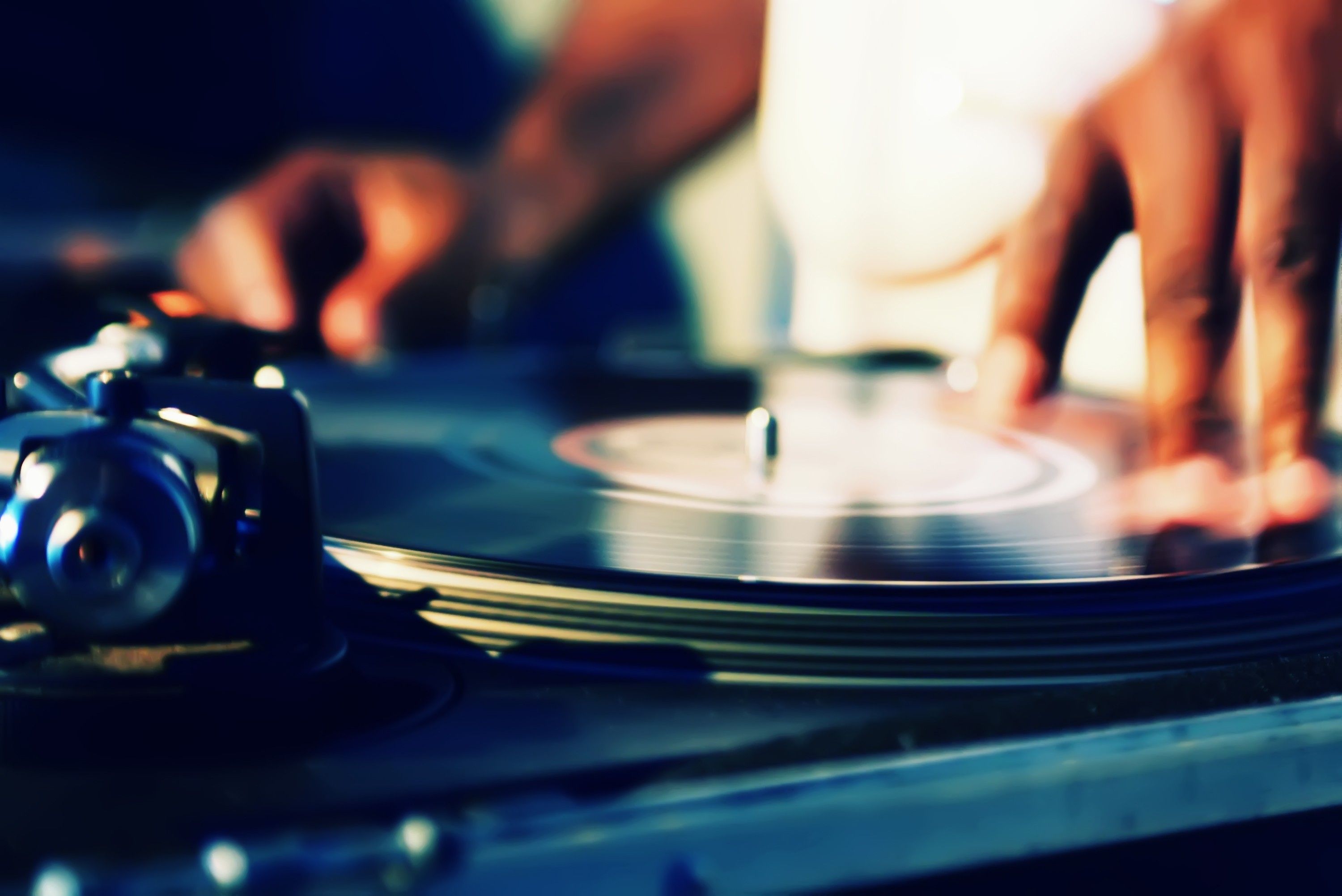 Dj, Turntables, Record, Hands, Music - Dj Turntable Wallpaper Hd - HD Wallpaper 