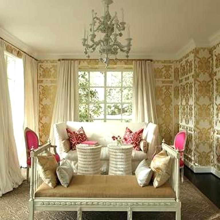 Elegant And Chic Living Rooms With Damask Wallpaper - Window Covering - HD Wallpaper 