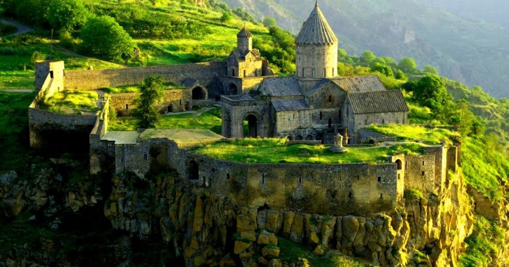 Tatev Monastery - HD Wallpaper 
