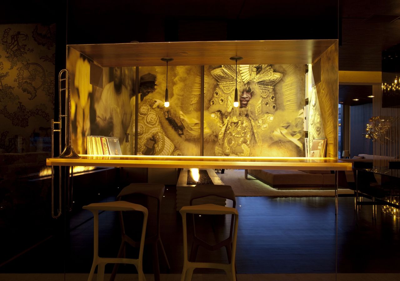 Flower Pedal Reflection On The Left And Custom Digital - Lighting - HD Wallpaper 