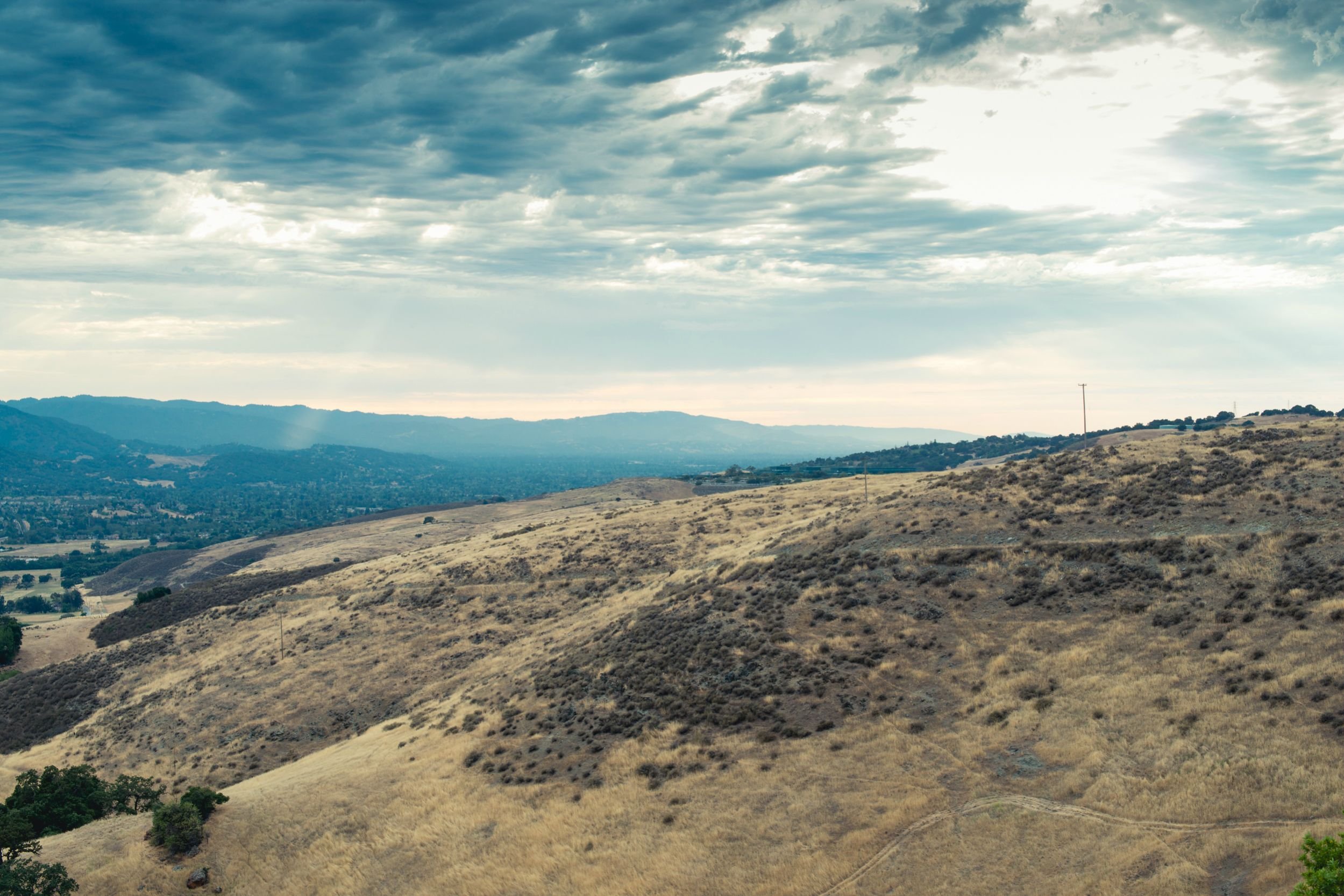 Heavenly Clouds From The Hills Wallpaper - Hill - HD Wallpaper 