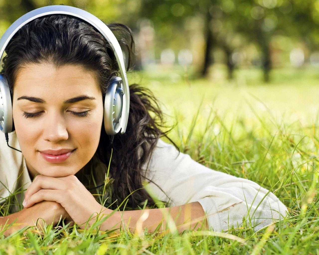 Girl With Headphones - Woman Headphone - HD Wallpaper 