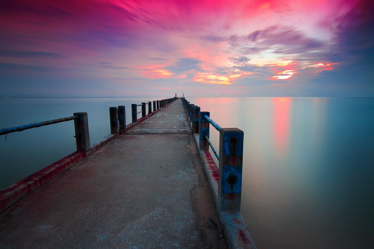 Men Thinking Wallpaper Hd - HD Wallpaper 