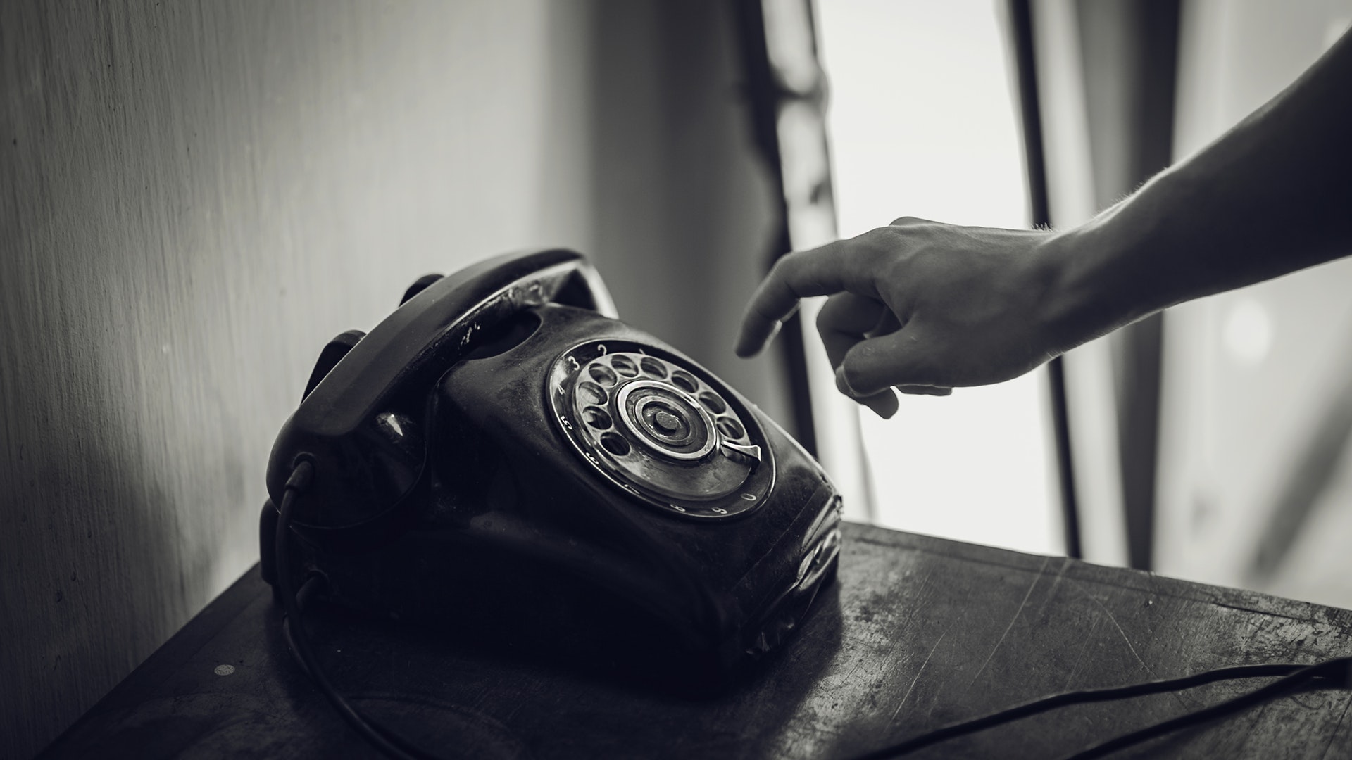 Hand On Telephone Black And White - HD Wallpaper 