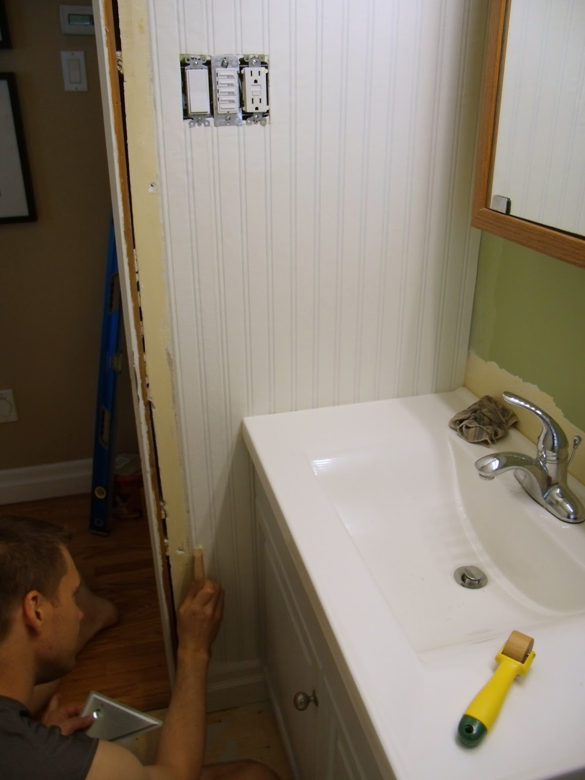 Beadboard Wallpaper Corners - Bathroom Sink - HD Wallpaper 