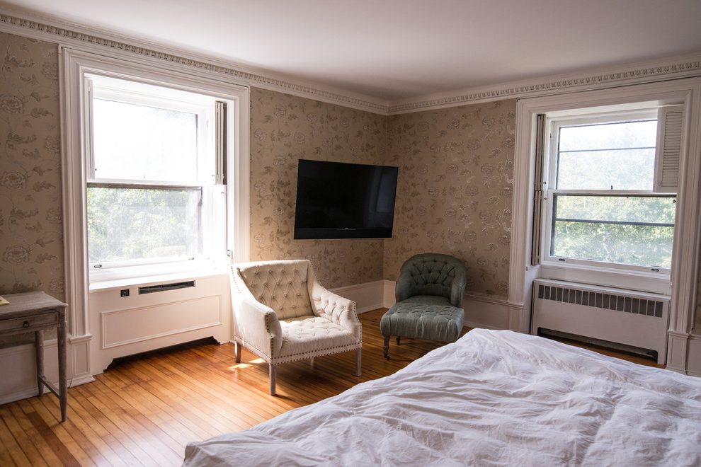 Built In Home Automation And Guest Bedroom Seating - Bedroom - HD Wallpaper 