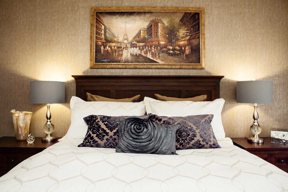 Toronto Acrylic Nightstand With Square Decorative Pillows - Bedroom - HD Wallpaper 