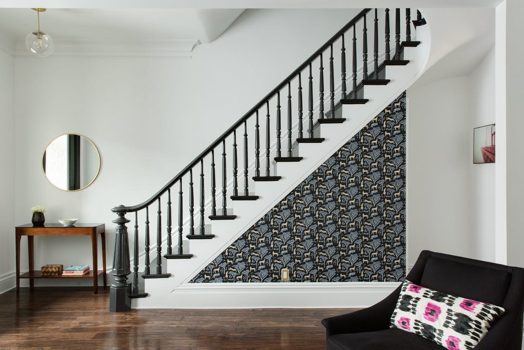 Serengeti Ebony Stairs Via @apartmenttherapy Wallpaper - Painted Staircase Brownstone Brooklyn - HD Wallpaper 