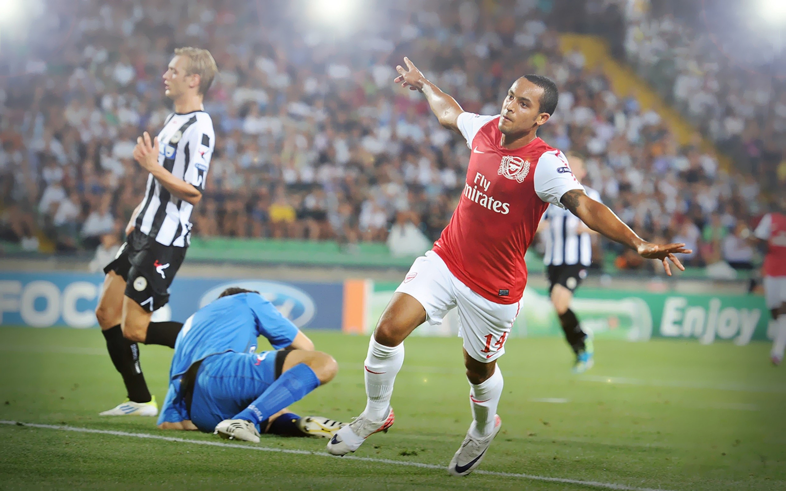 Players Of Udinese Calcio And Arsenal Football Club - Download Images For Arsenal Players - HD Wallpaper 