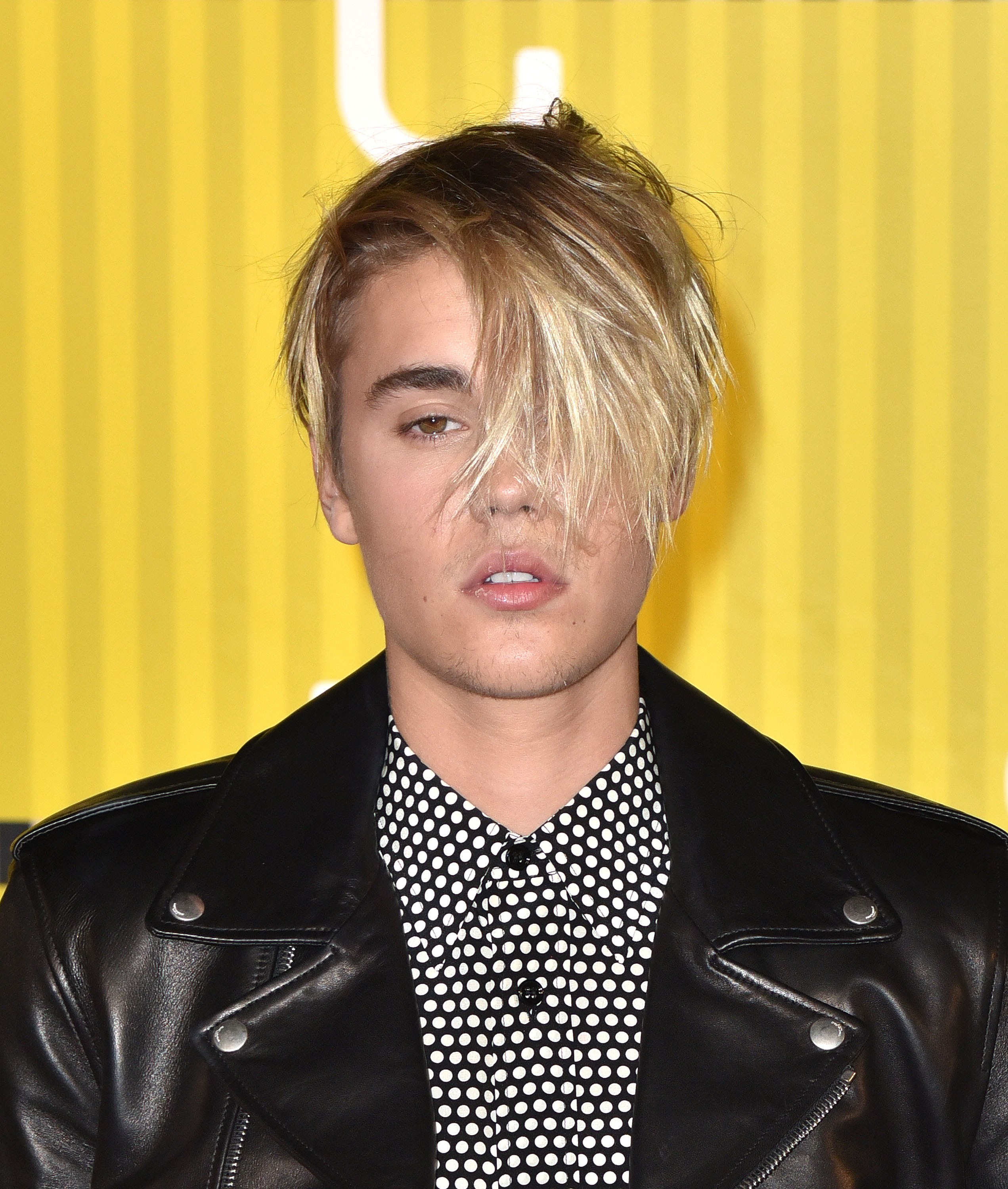 Justin Bieber Hair Bun - HD Wallpaper 