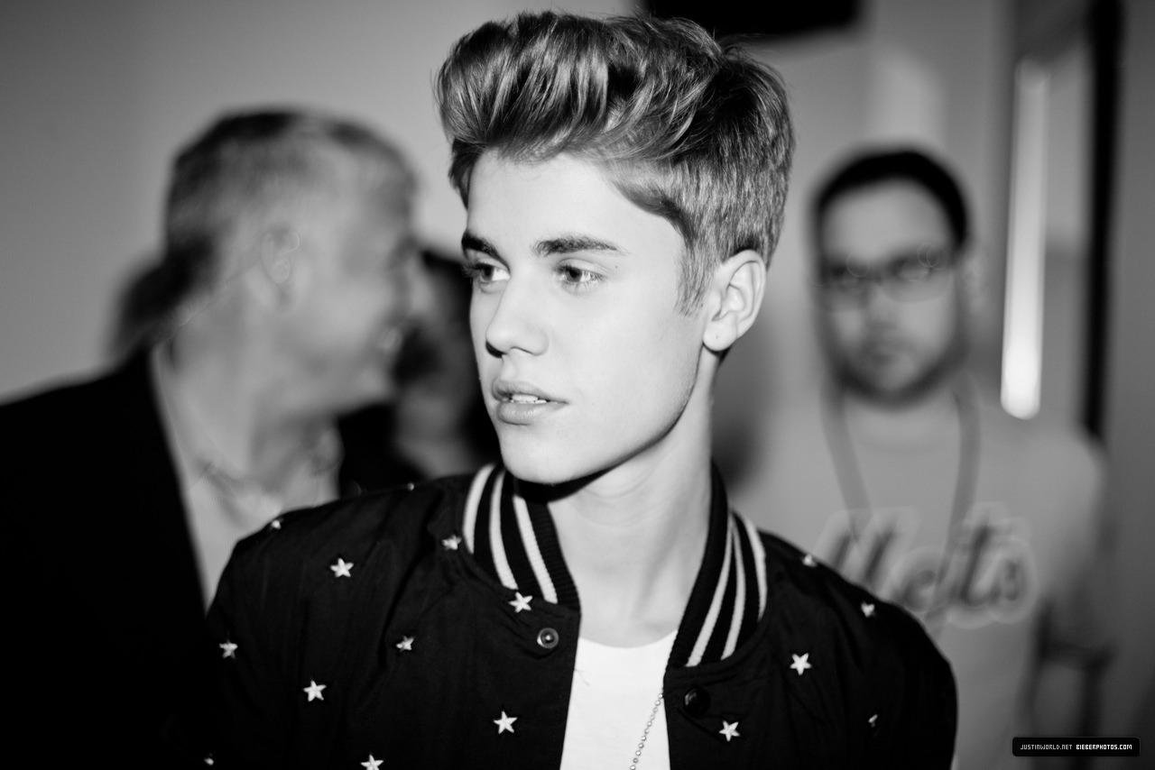 Free Download Justin Bieber Wallpaper Id - Justin Bieber 2012 Pics Hd - HD Wallpaper 