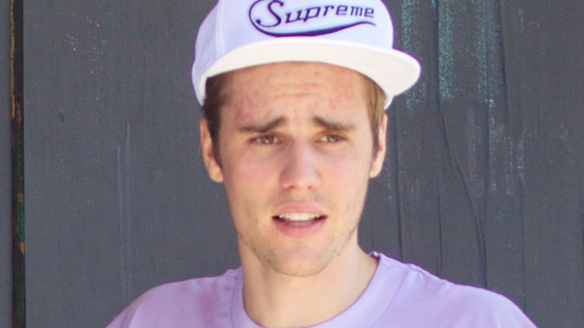 Justin Bieber Says Fame Coupled With His Bad Attitude - Cole Sprouse Justin Bieber - HD Wallpaper 